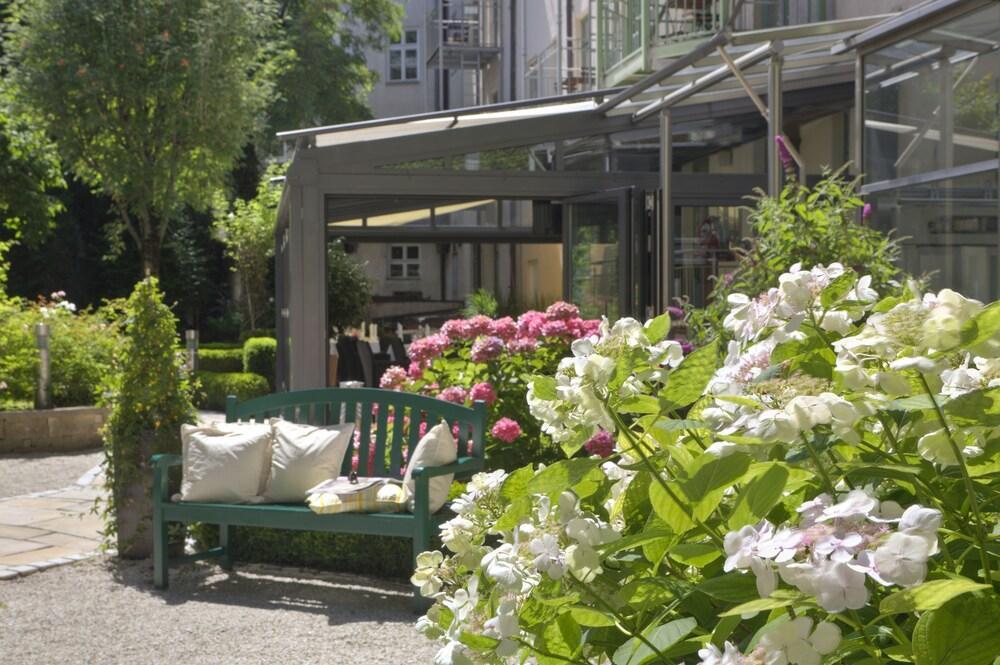 Hotel Maximilian & 4*
